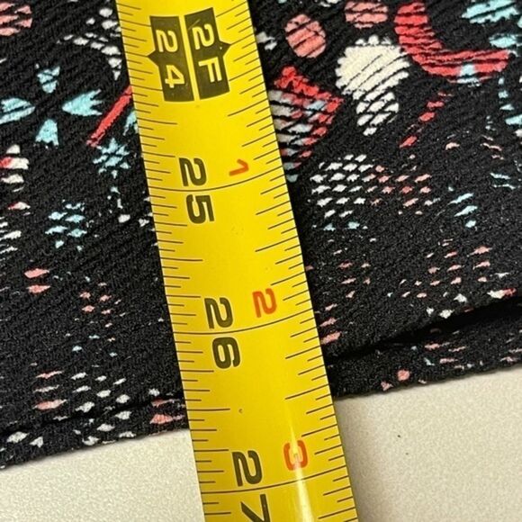 LulaRoe- stretchy Cassie pencil skirt - Picture 3 of 7
